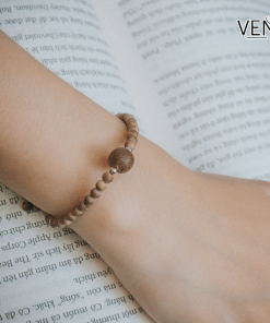 Vòng Tay Trầm Hương Tự Nhiên Kết Hợp Bạc – Hạt nhỏ 4 li hạt trung tâm 10 li